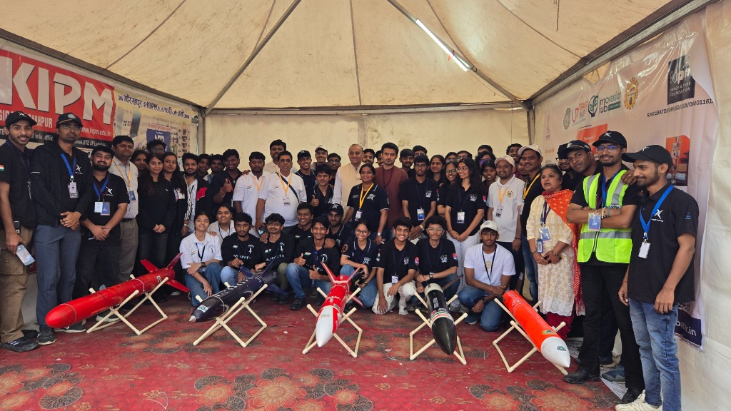Vayusat Team and Dignitaries at the Exhibition